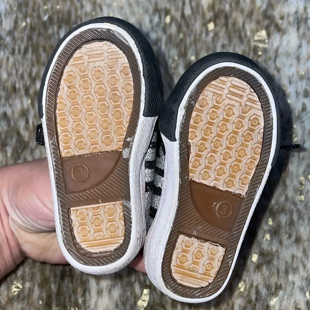 5 for $25🔥Koala Kids‎ Silver Zebra Striped Sneakers Girls Size 3